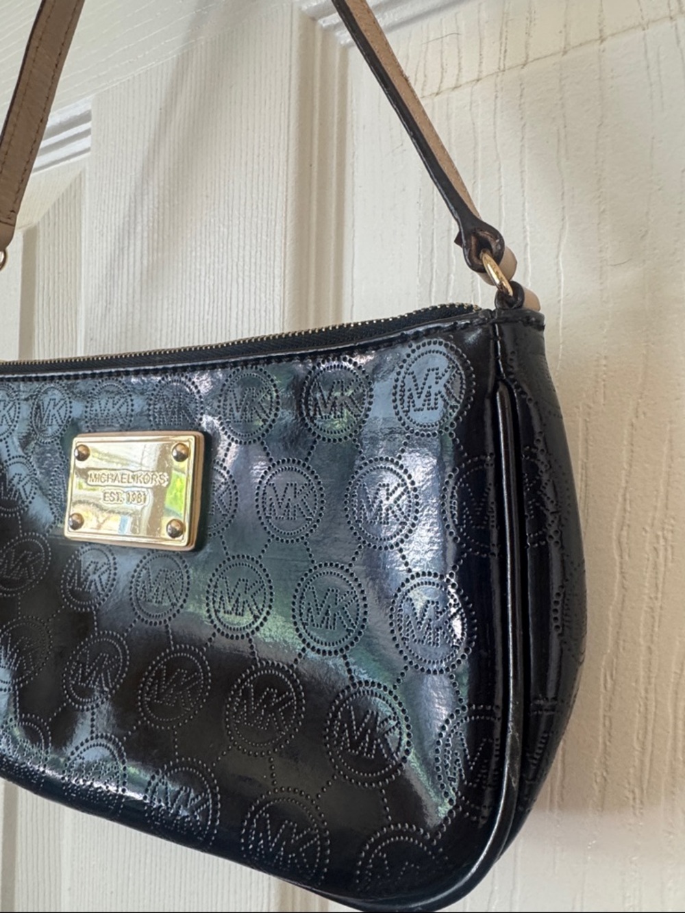 Michael Kors Black Patent Shoulder Bag with Gold Plaque - Picture 3 of 9